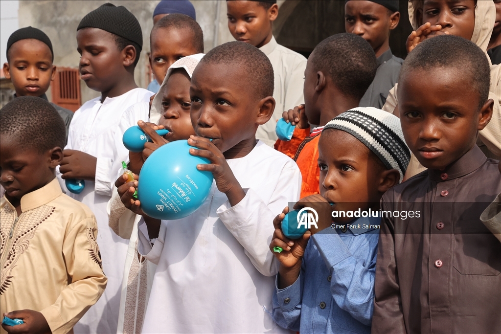 Турция оказала гумпомощь нуждающимся в Сьерра-Леоне по случаю Рамазана