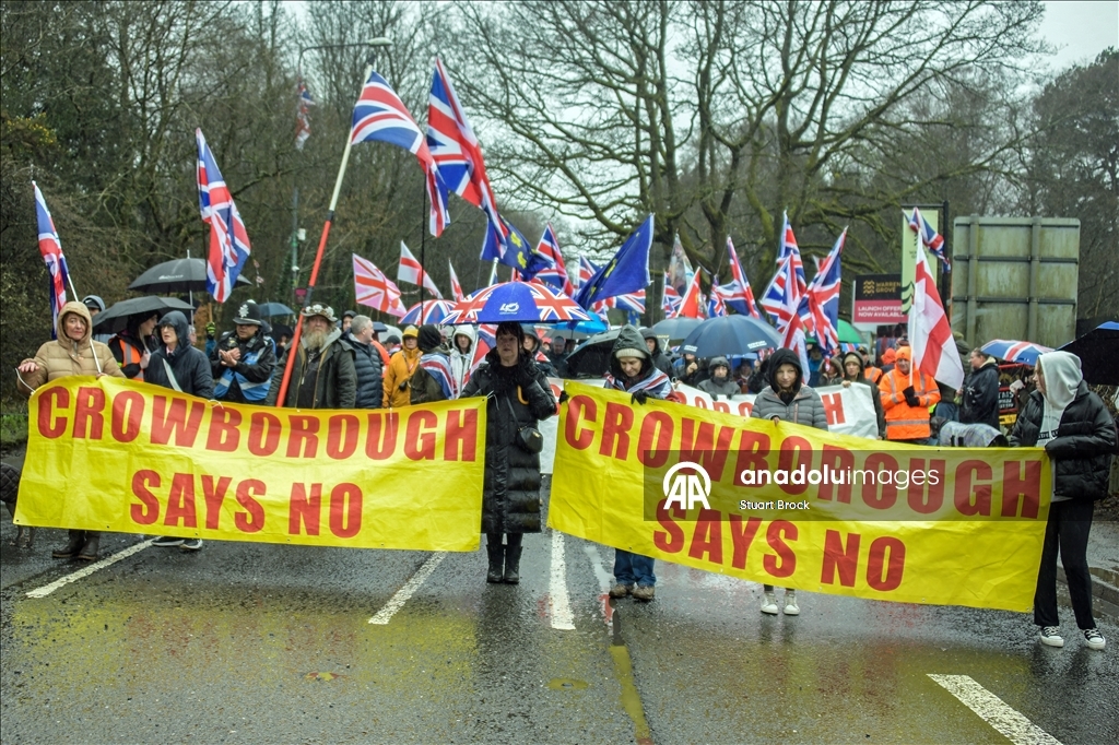 İngiltere’de göçmen yerleştirme planı protesto edildi