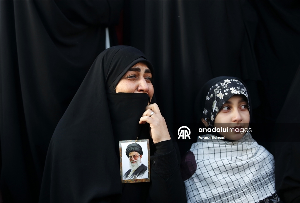 В Иране проходят массовые демонстрации после гибели Хаменеи