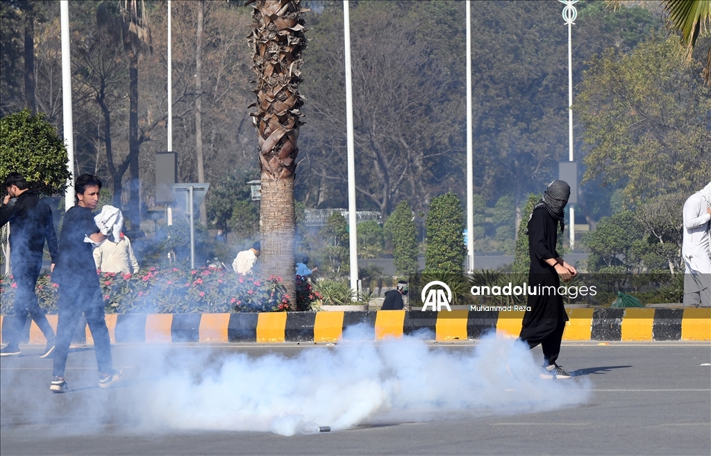 Pakistan'da düzenlenen ABD karşıtı gösteriye güvenlik güçleri müdahale etti