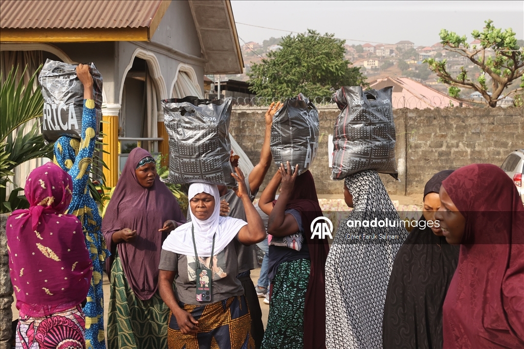 Турция оказала гумпомощь нуждающимся в Сьерра-Леоне по случаю Рамазана