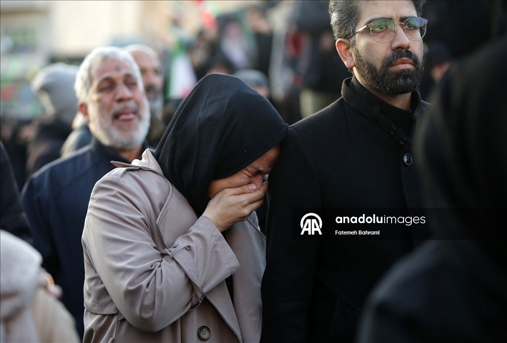 В Иране проходят массовые демонстрации после гибели Хаменеи