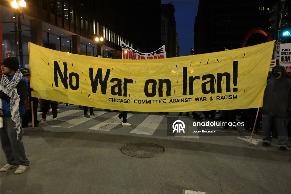 ABD ve İsrail’in İran'a yönelik ortak askeri operasyonuna karşı Chicago’da gösteri