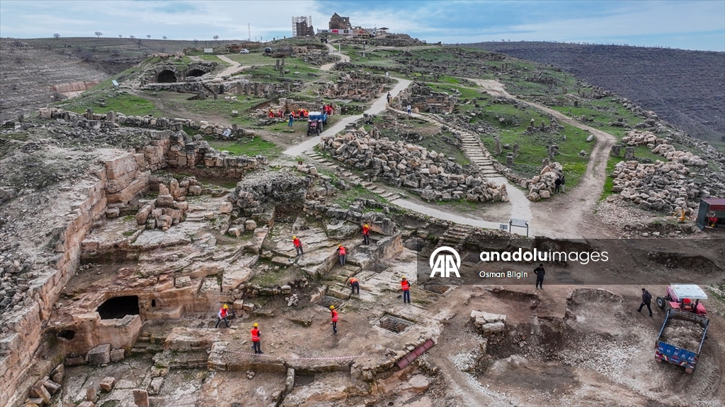 Diyarbakır'da kadınlar 3 bin yıllık Zerzevan Kalesi'nde tarihin izini sürüyor