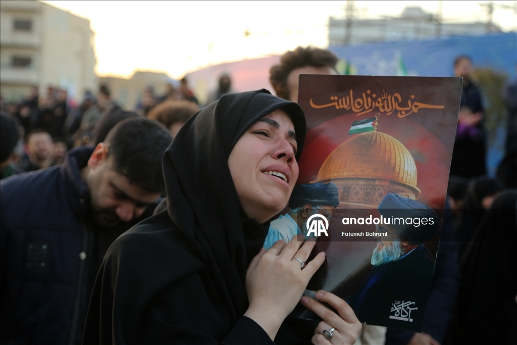 В Иране проходят массовые демонстрации после гибели Хаменеи