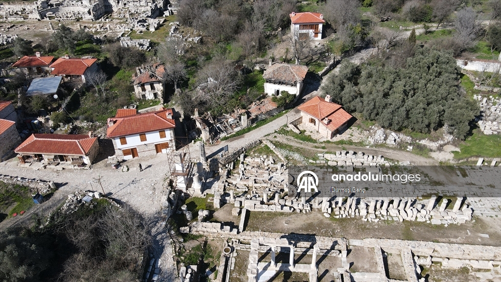 "Gladyatörler kenti"nin restore edilen dükkanlarında unutulmaya yüz tutmuş meslekler yaşatılacak