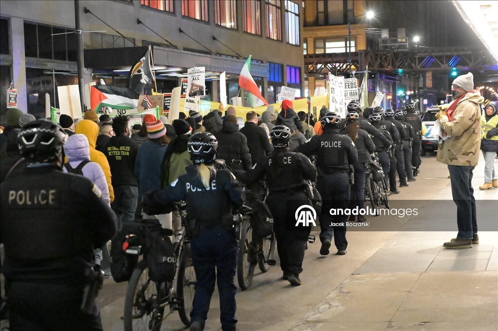 ABD ve İsrail’in İran'a yönelik ortak askeri operasyonuna karşı Chicago’da gösteri