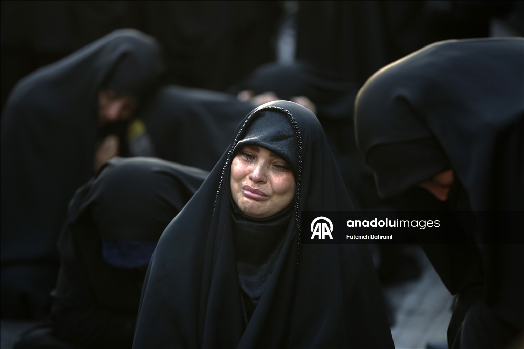 В Иране проходят массовые демонстрации после гибели Хаменеи