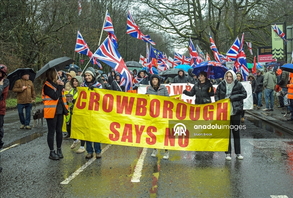 İngiltere’de göçmen yerleştirme planı protesto edildi
