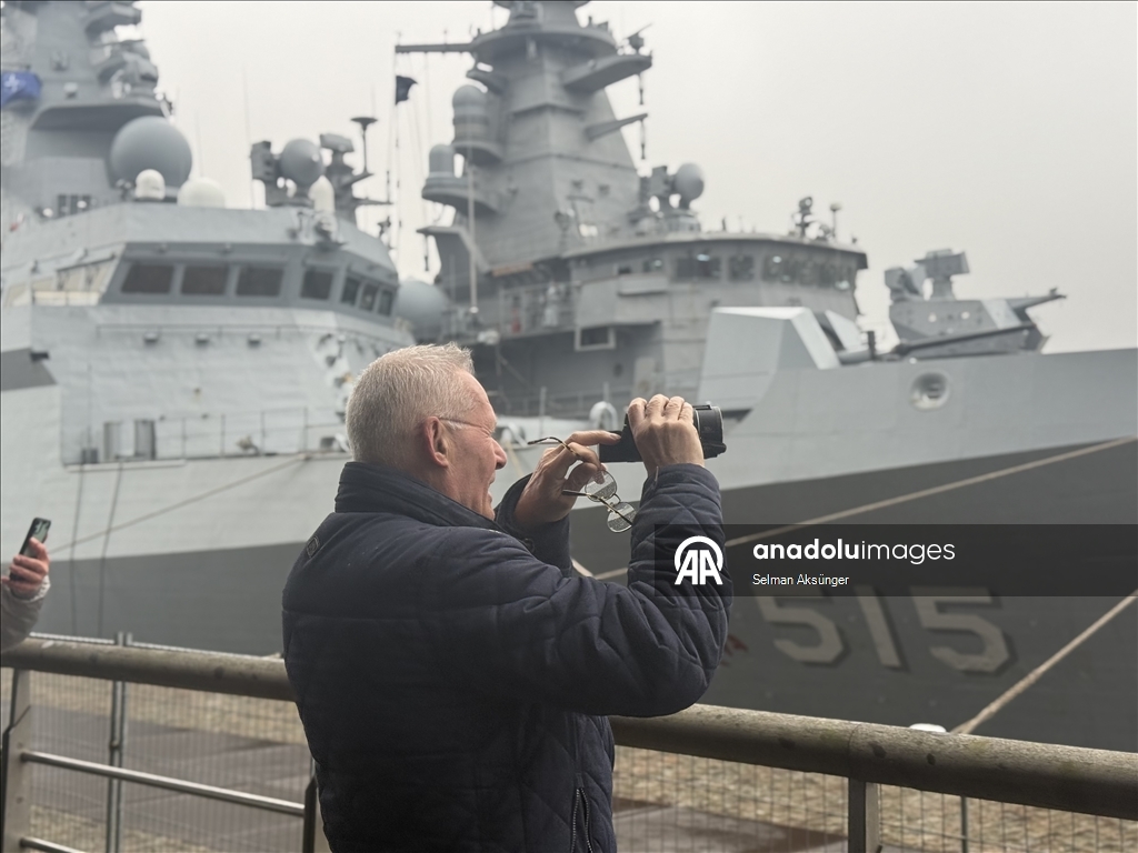 Avrupa'daki Türkler Rotterdam Limanı'na demirleyen TCG Anadolu'ya büyük ilgi gösterdi