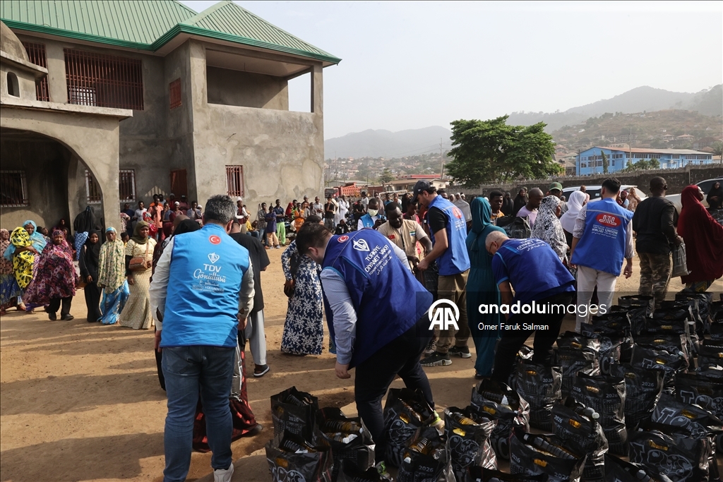 Турция оказала гумпомощь нуждающимся в Сьерра-Леоне по случаю Рамазана