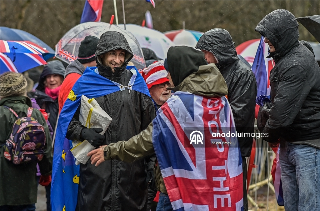 İngiltere’de göçmen yerleştirme planı protesto edildi