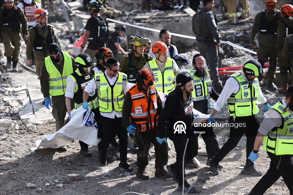  İran'ın İsrail'e düzenlediği füze saldırısında 8 kişi öldü