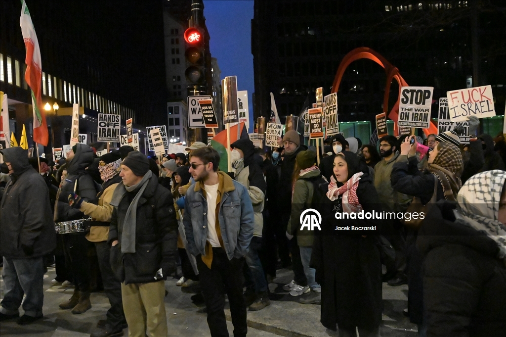 ABD ve İsrail’in İran'a yönelik ortak askeri operasyonuna karşı Chicago’da gösteri
