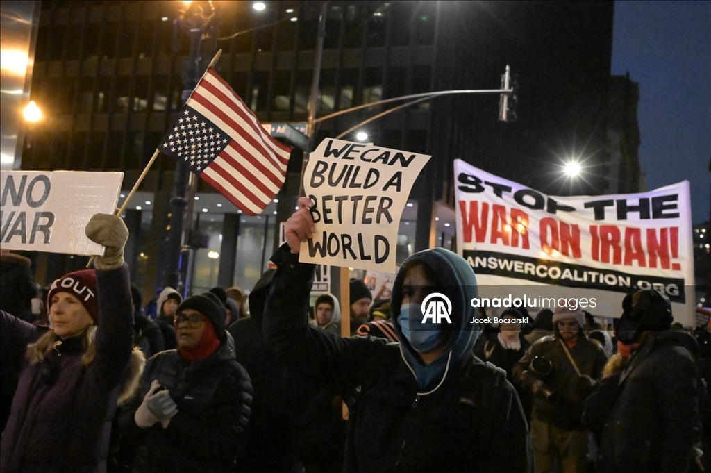 ABD ve İsrail’in İran'a yönelik ortak askeri operasyonuna karşı Chicago’da gösteri