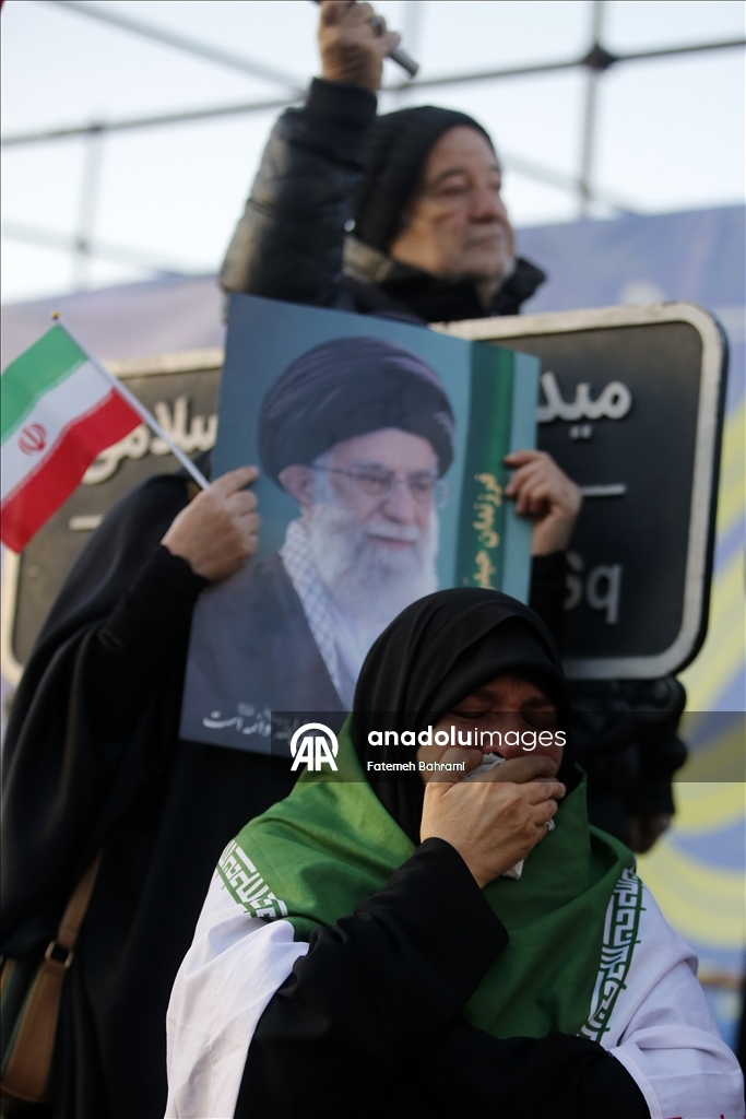 В Иране проходят массовые демонстрации после гибели Хаменеи
