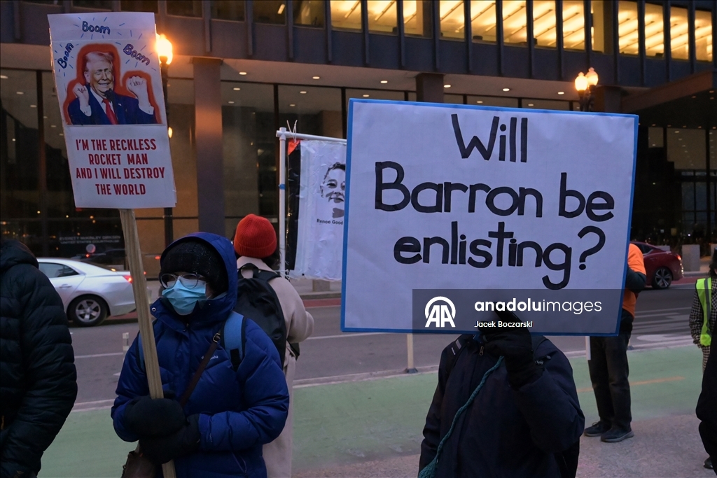 ABD ve İsrail’in İran'a yönelik ortak askeri operasyonuna karşı Chicago’da gösteri