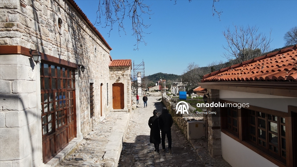 "Gladyatörler kenti"nin restore edilen dükkanlarında unutulmaya yüz tutmuş meslekler yaşatılacak