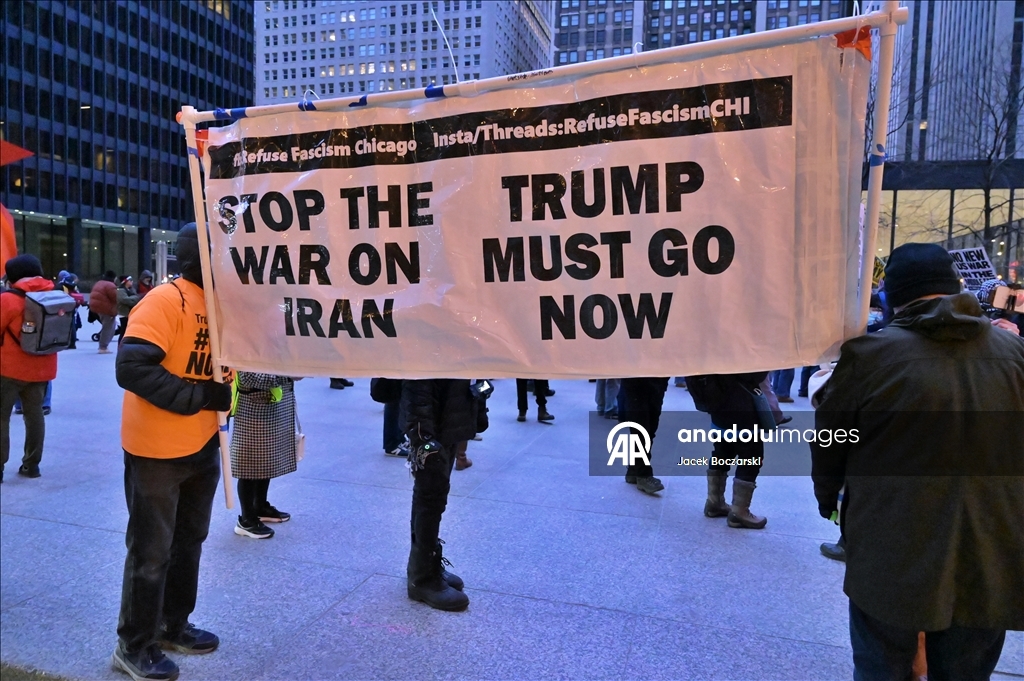 ABD ve İsrail’in İran'a yönelik ortak askeri operasyonuna karşı Chicago’da gösteri