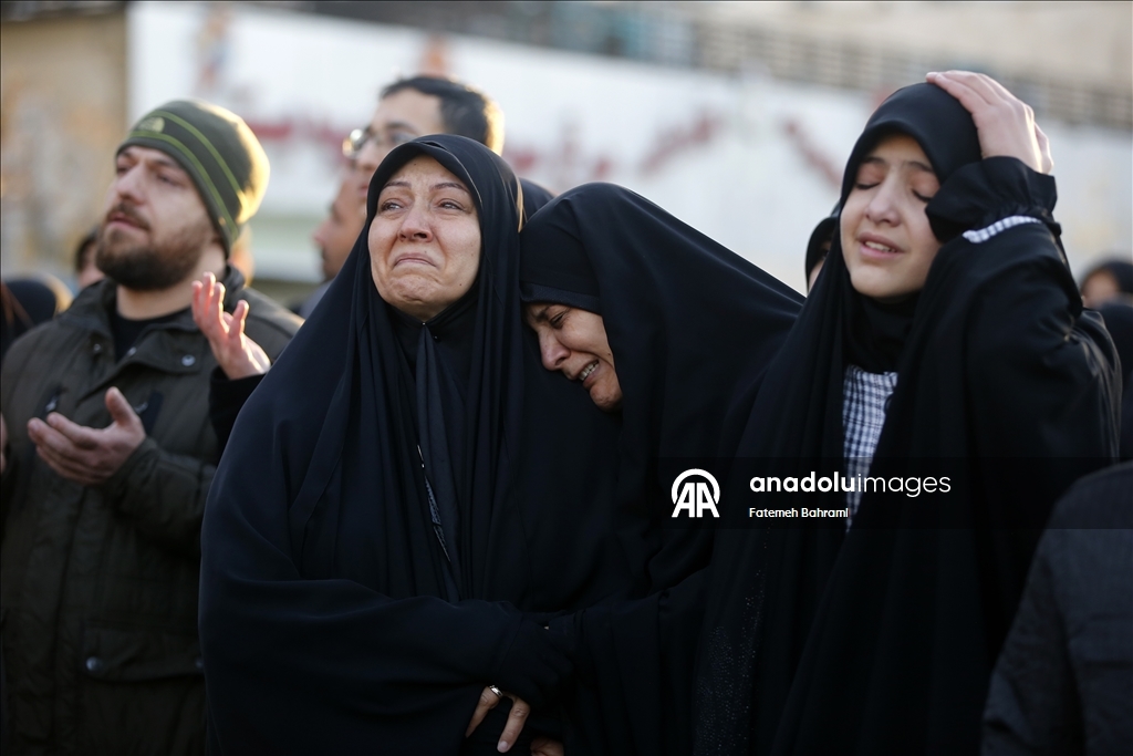 В Иране проходят массовые демонстрации после гибели Хаменеи