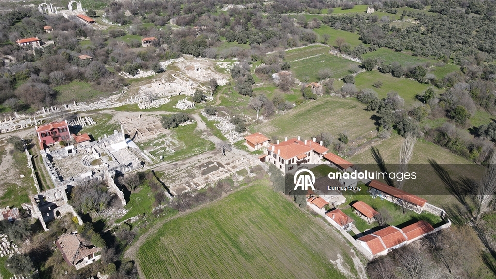 "Gladyatörler kenti"nin restore edilen dükkanlarında unutulmaya yüz tutmuş meslekler yaşatılacak