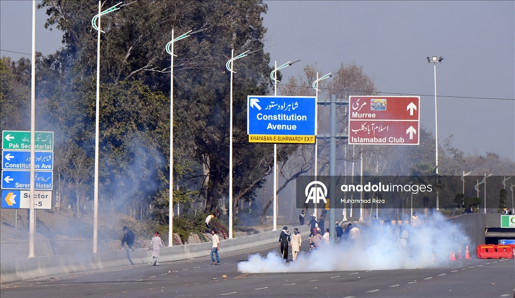 Pakistan'da düzenlenen ABD karşıtı gösteriye güvenlik güçleri müdahale etti
