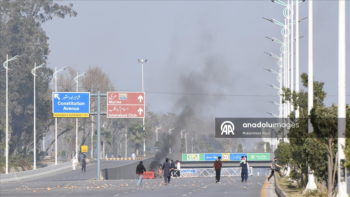 Pakistan'da düzenlenen ABD karşıtı gösteriye güvenlik güçleri müdahale etti