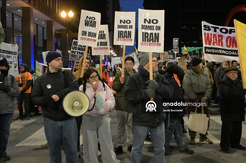 ABD ve İsrail’in İran'a yönelik ortak askeri operasyonuna karşı Chicago’da gösteri