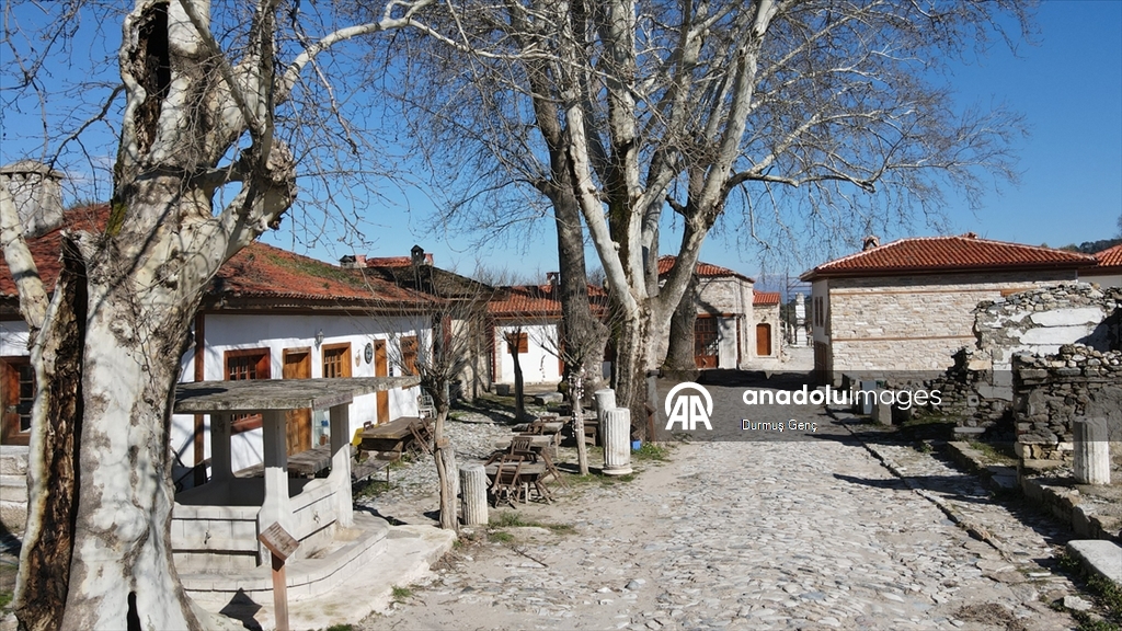 "Gladyatörler kenti"nin restore edilen dükkanlarında unutulmaya yüz tutmuş meslekler yaşatılacak