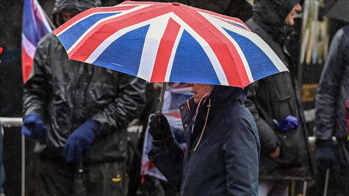 İngiltere’de göçmen yerleştirme planı protesto edildi