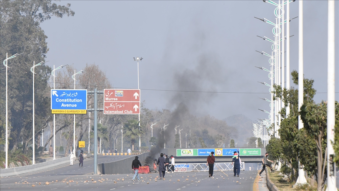 Pakistan'da düzenlenen ABD karşıtı gösteriye güvenlik güçleri müdahale etti