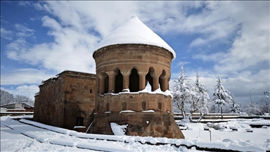 Bitlis'te tarihi yapılar karla kaplandı