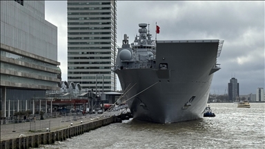 Avrupa'daki Türkler Rotterdam Limanı'na demirleyen TCG Anadolu'ya büyük ilgi gösterdi