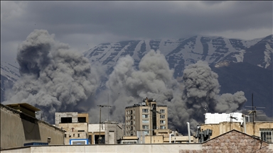 İran’ın başkenti Tahran’da art arda patlamalar meydana geldi