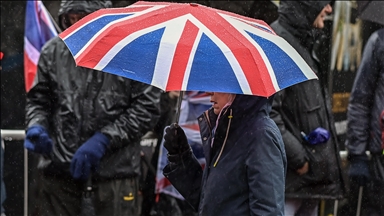 İngiltere’de göçmen yerleştirme planı protesto edildi