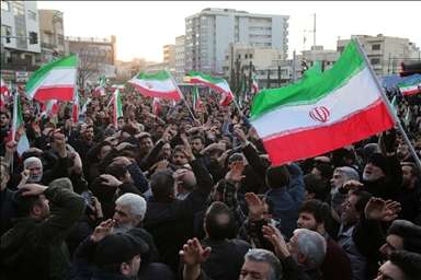 В Иране проходят массовые демонстрации после гибели Хаменеи