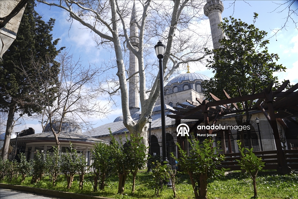 جامع "الوالدة العتيق".. لؤلؤة معمارية تزين الشطر الآسيوي بإسطنبول