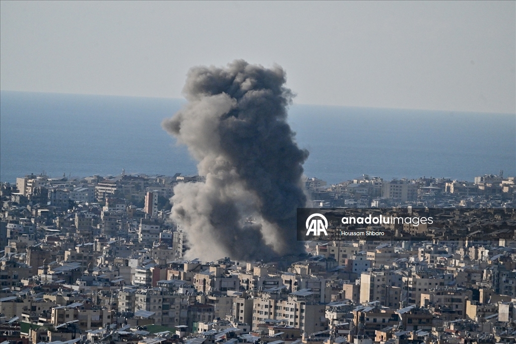  İsrail ordusu, Lübnan'ın başkenti Beyrut'a yoğun hava saldırıları düzenledi