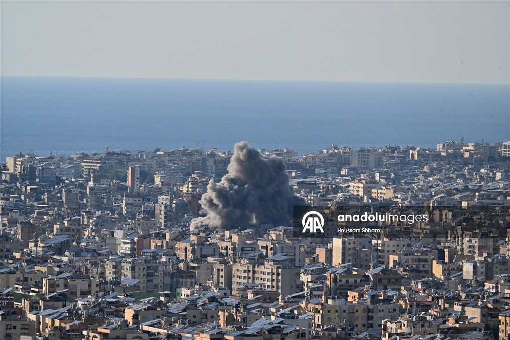  İsrail ordusu, Lübnan'ın başkenti Beyrut'a yoğun hava saldırıları düzenledi
