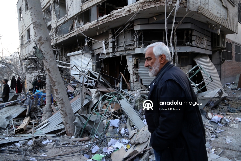 AA ekibi, ABD ve İsrail saldırısında hasar gören Tahran’daki binaları görüntüledi