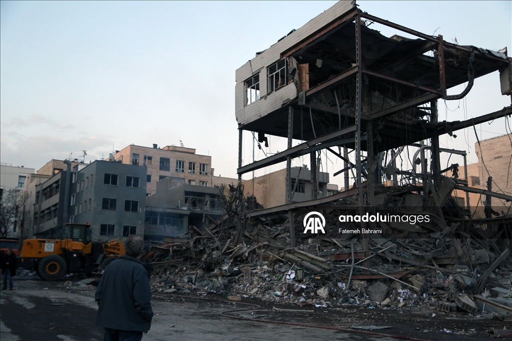 AA ekibi, ABD ve İsrail saldırısında hasar gören Tahran’daki binaları görüntüledi