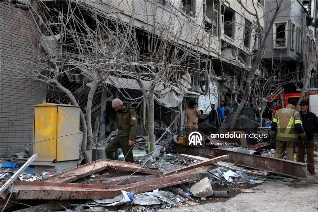 AA ekibi, ABD ve İsrail saldırısında hasar gören Tahran’daki binaları görüntüledi