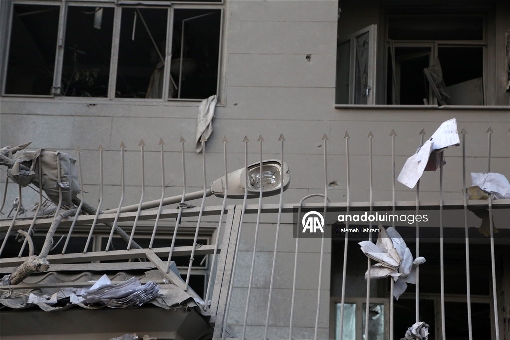 AA ekibi, ABD ve İsrail saldırısında hasar gören Tahran’daki binaları görüntüledi