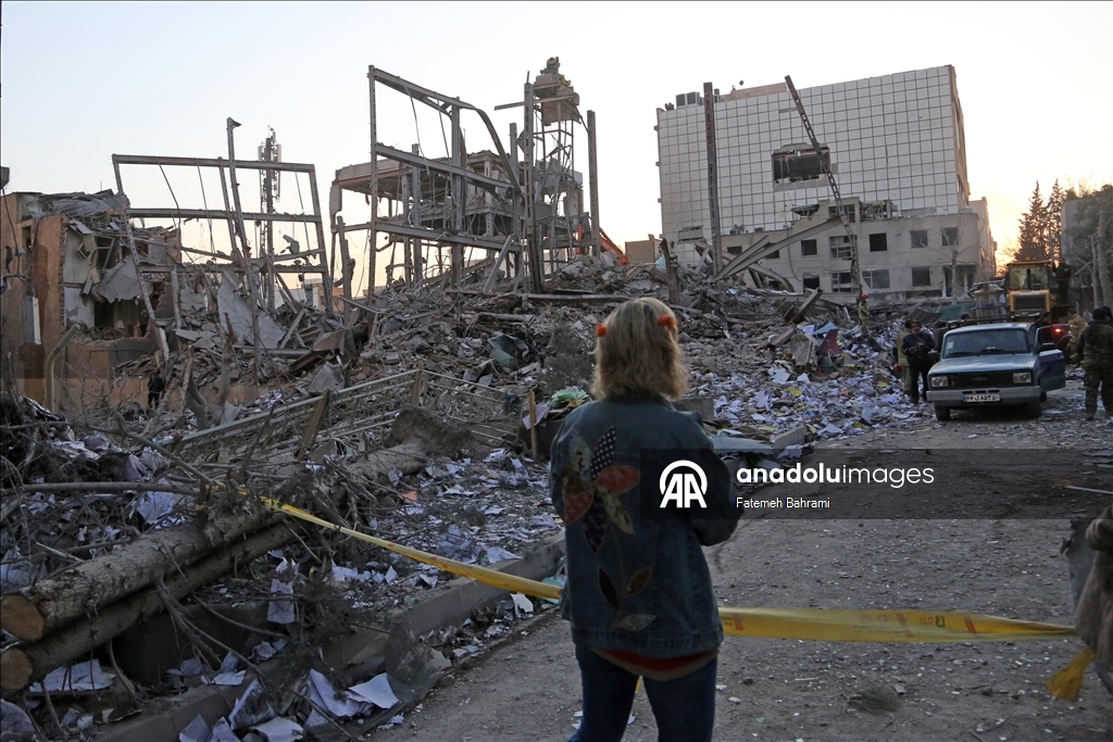 AA ekibi, ABD ve İsrail saldırısında hasar gören Tahran’daki binaları görüntüledi
