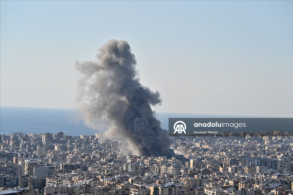  İsrail ordusu, Lübnan'ın başkenti Beyrut'a yoğun hava saldırıları düzenledi