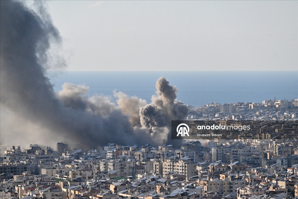  İsrail ordusu, Lübnan'ın başkenti Beyrut'a yoğun hava saldırıları düzenledi