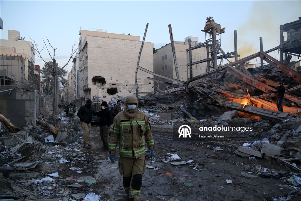 AA ekibi, ABD ve İsrail saldırısında hasar gören Tahran’daki binaları görüntüledi