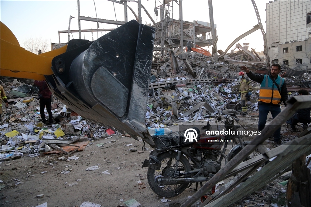 AA ekibi, ABD ve İsrail saldırısında hasar gören Tahran’daki binaları görüntüledi