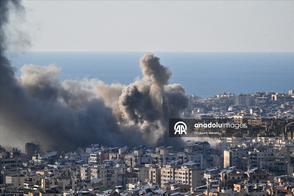  İsrail ordusu, Lübnan'ın başkenti Beyrut'a yoğun hava saldırıları düzenledi