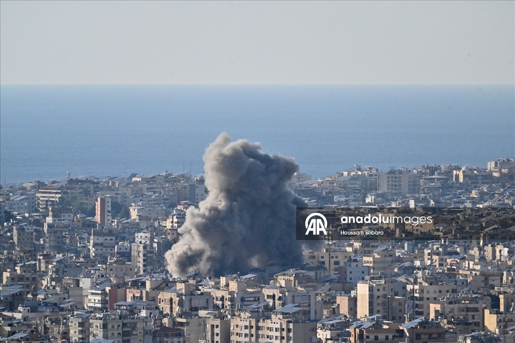  İsrail ordusu, Lübnan'ın başkenti Beyrut'a yoğun hava saldırıları düzenledi